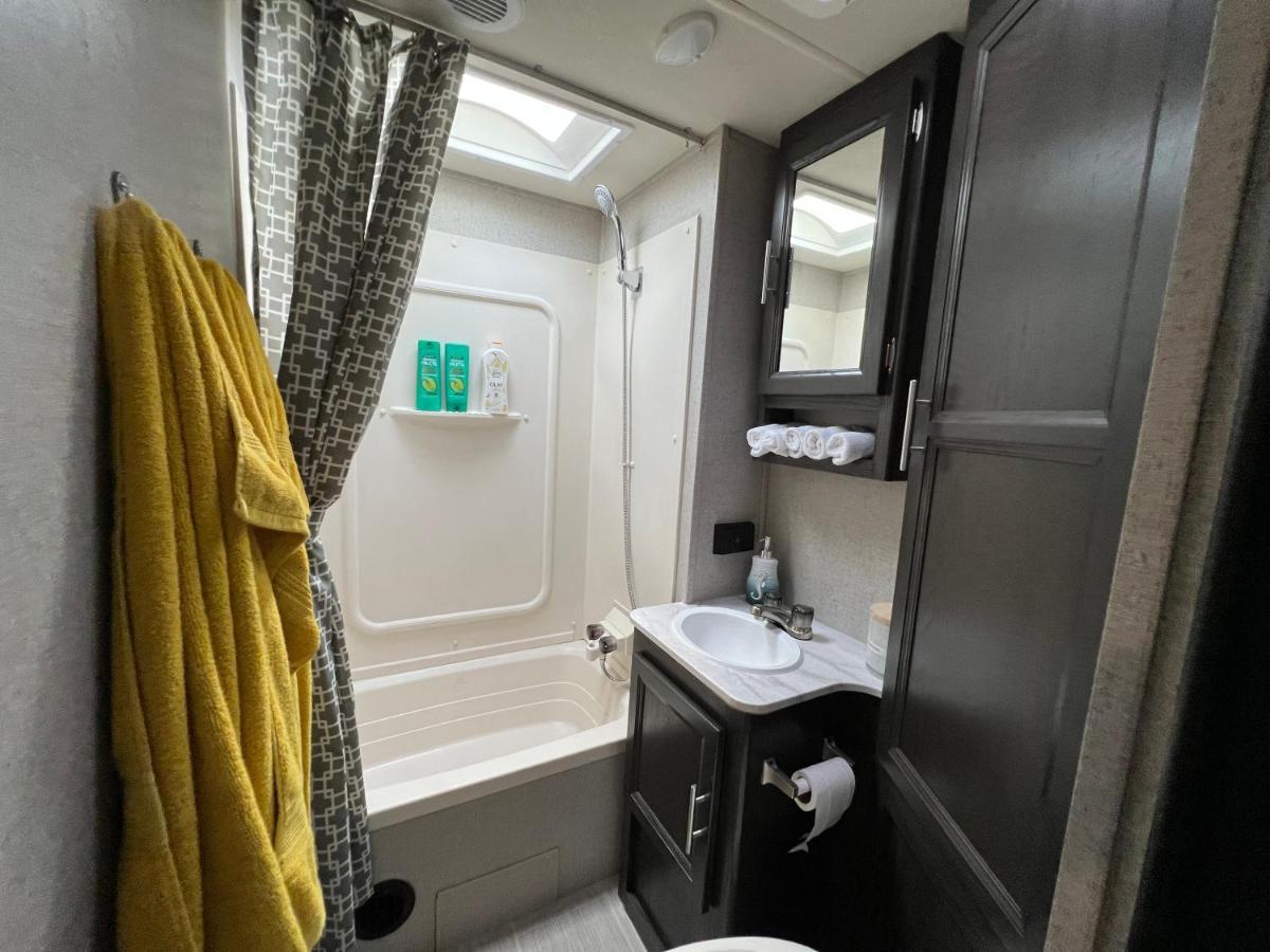 Lake Front Rv Experience Close To Port Canaveral And Kennedy Space Center Hotel Titusville Exterior photo